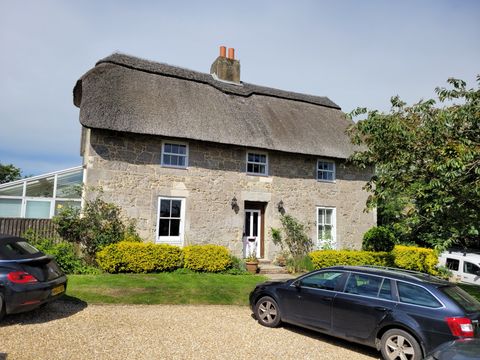 Stone thatched house in Niton